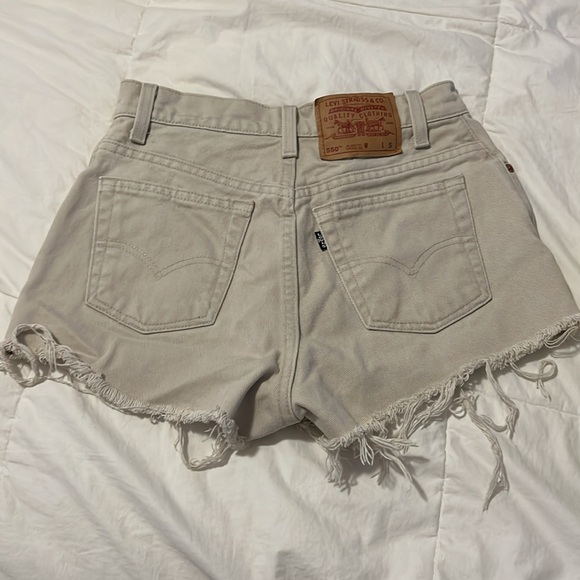⭐️ Levi’s cutoff denim shorts - Picture 5 of 7